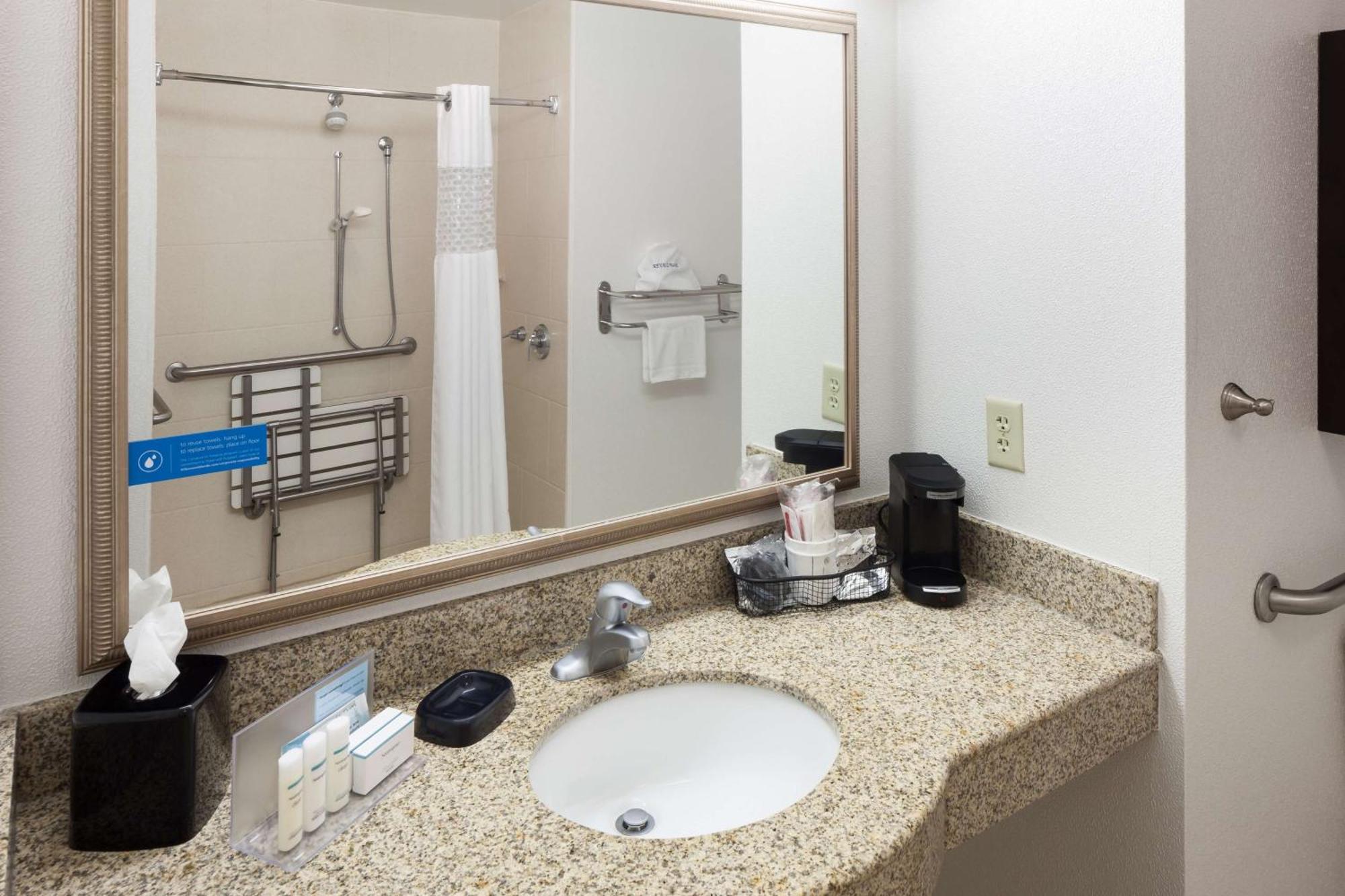 Hampton Inn & Suites Gainesville Downtown Екстериор снимка