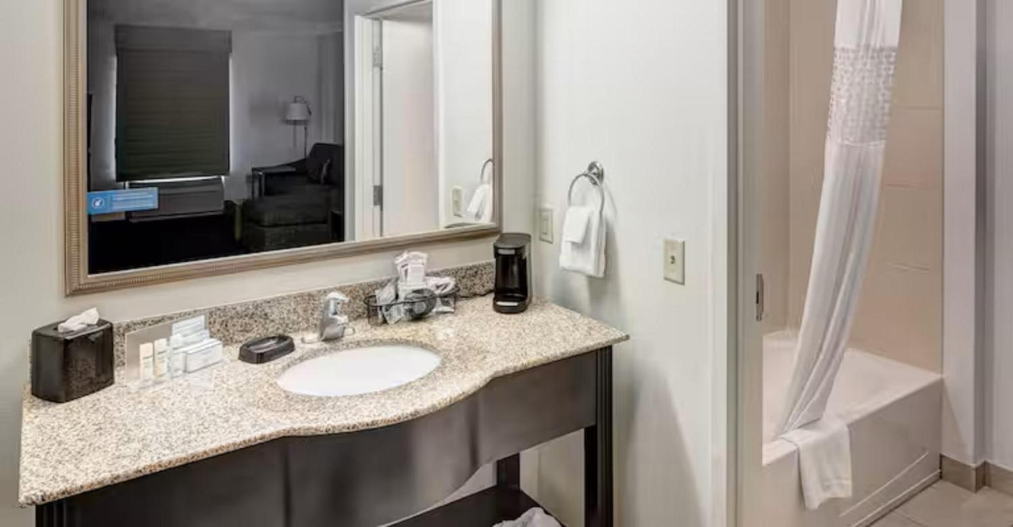 Hampton Inn & Suites Gainesville Downtown Екстериор снимка