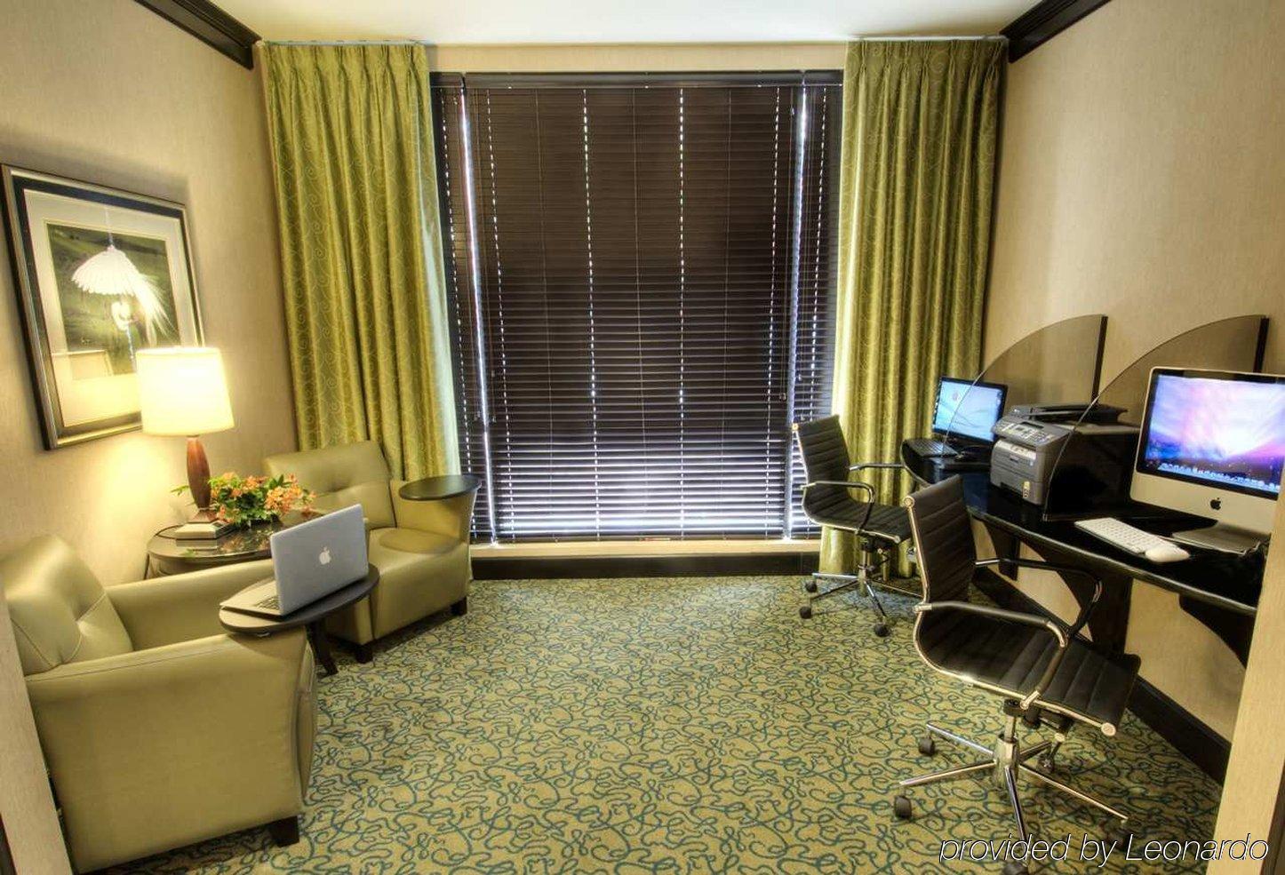 Hampton Inn & Suites Gainesville Downtown Съоръжения снимка