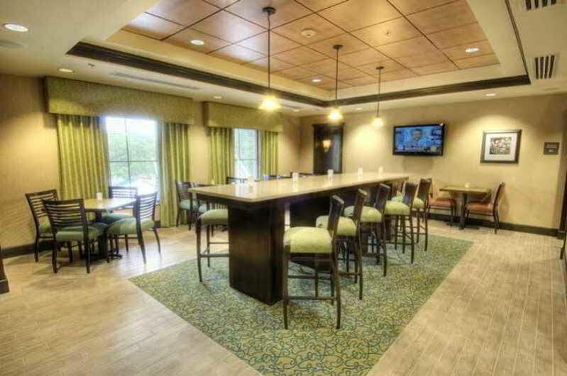 Hampton Inn & Suites Gainesville Downtown Екстериор снимка